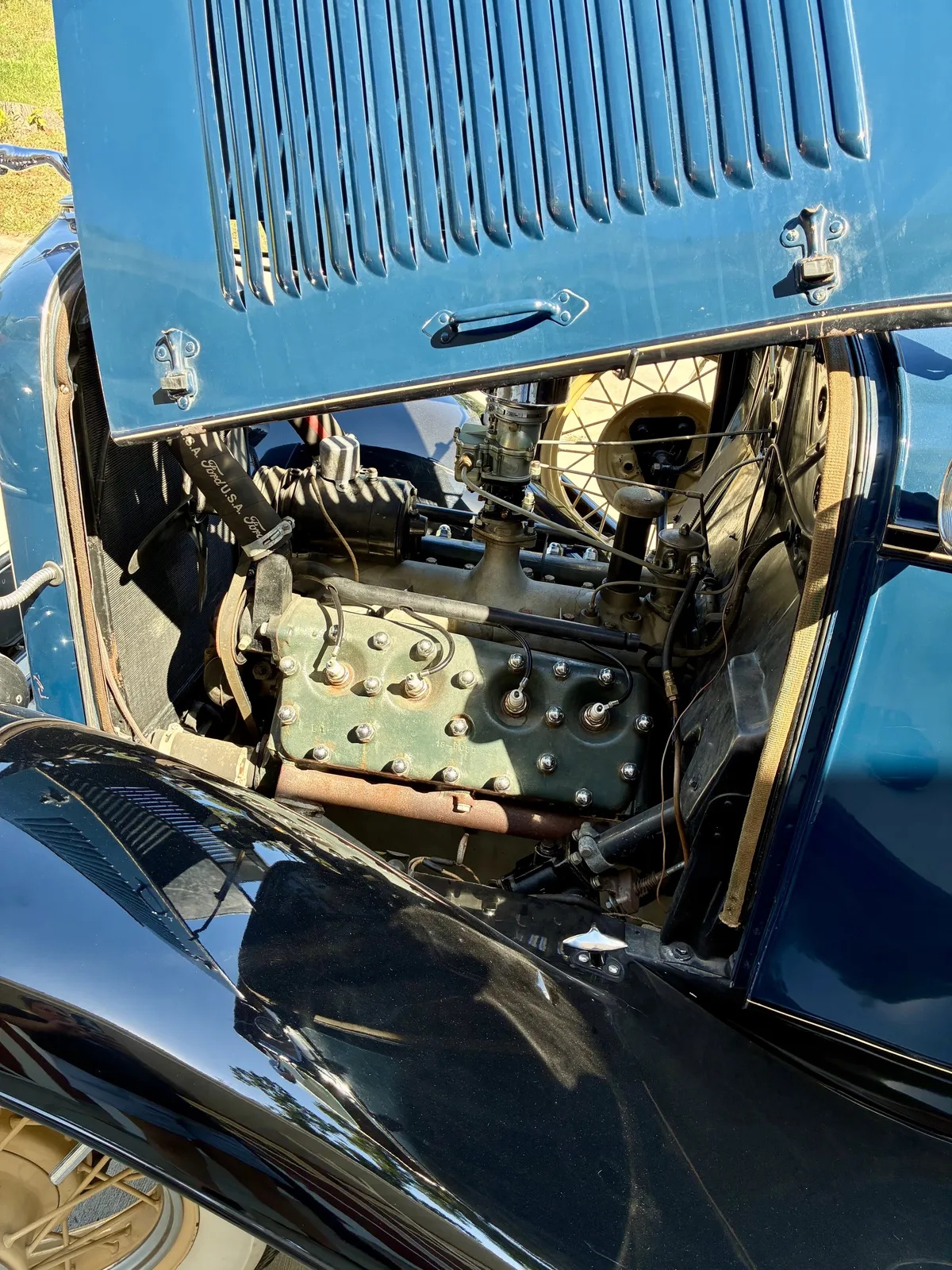 Ford-Roadster-1932-Blue-Tan-8