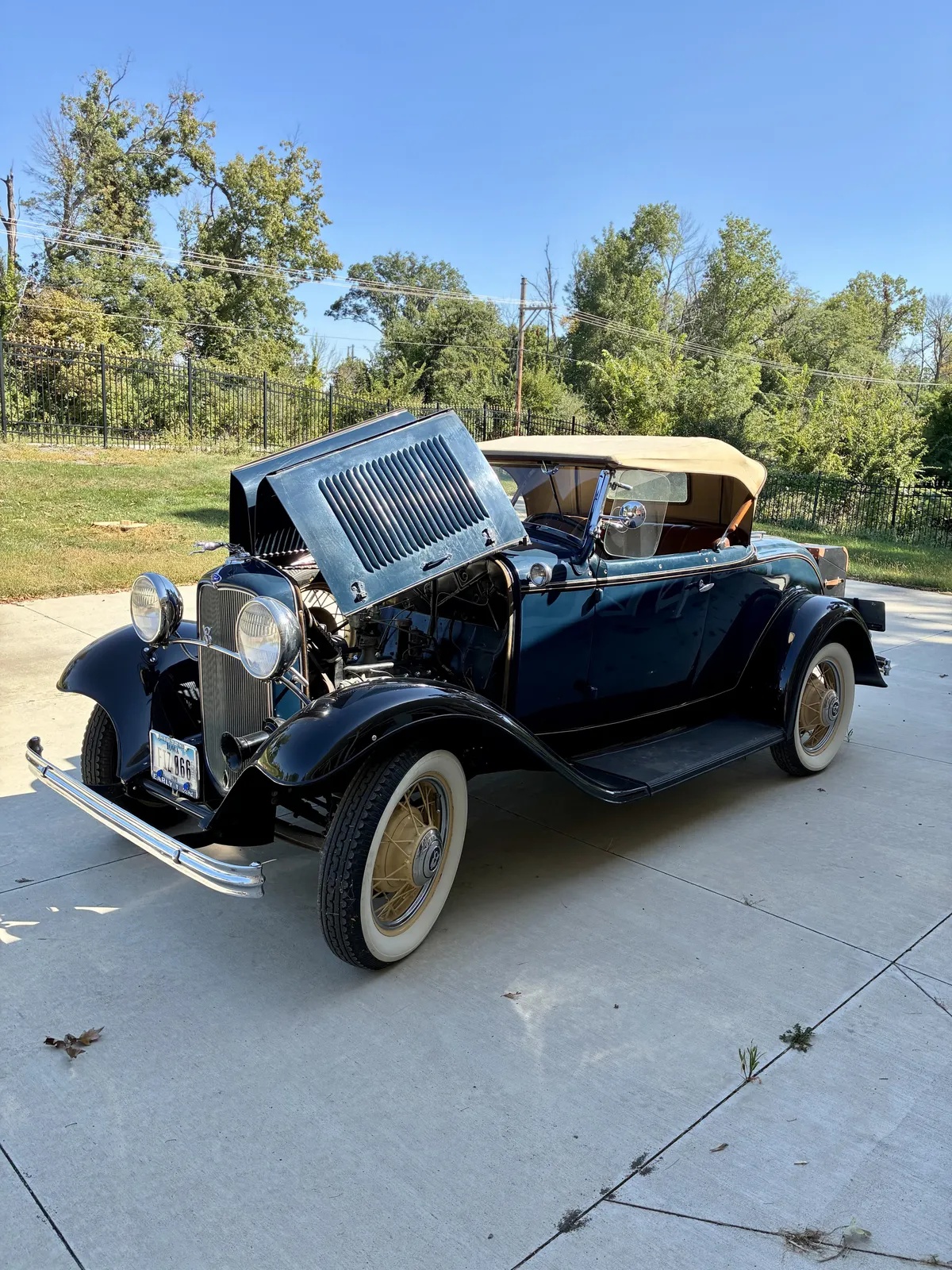 Ford-Roadster-1932-Blue-Tan-9
