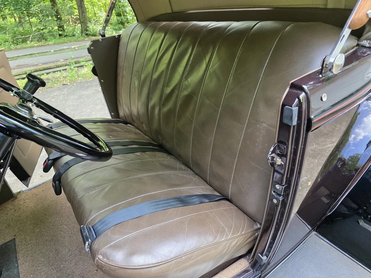 Ford-Roadster-1932-Maroon-With-Black-Fenders-Tan-Leather-12
