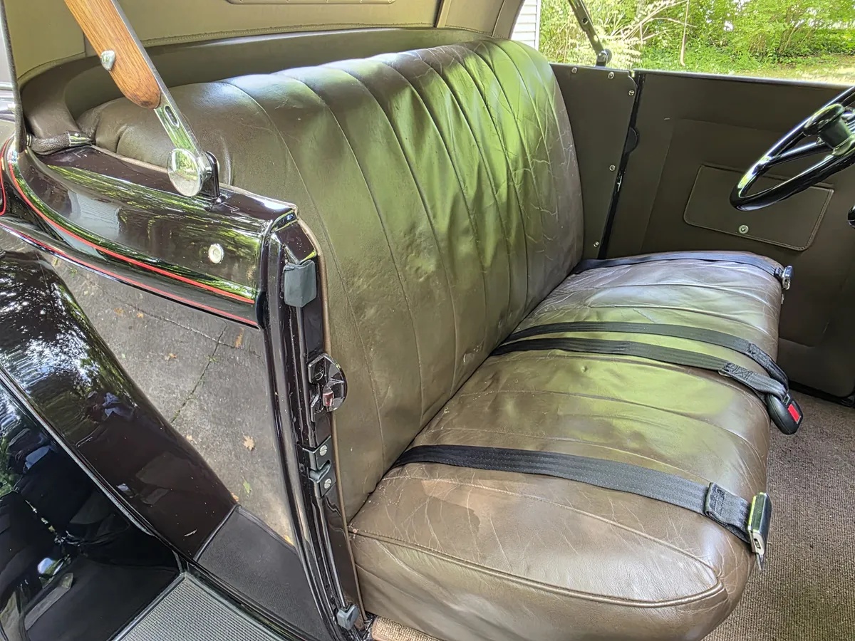 Ford-Roadster-1932-Maroon-With-Black-Fenders-Tan-Leather-14