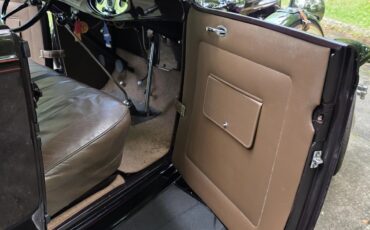 Ford-Roadster-1932-Maroon-With-Black-Fenders-Tan-Leather-17