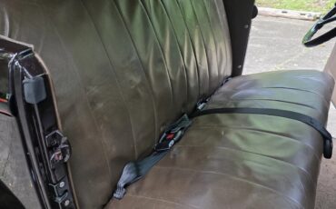 Ford-Roadster-1932-Maroon-With-Black-Fenders-Tan-Leather-18