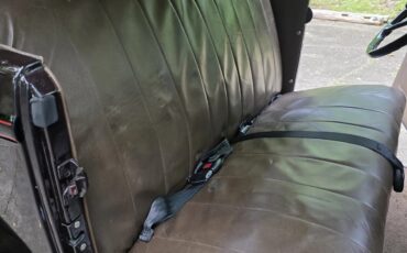 Ford-Roadster-1932-Maroon-With-Black-Fenders-Tan-Leather-3