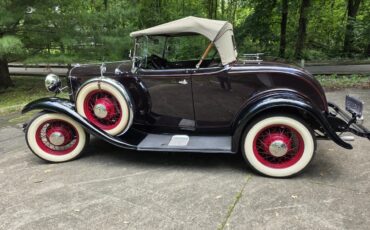 Ford-Roadster-1932-Maroon-With-Black-Fenders-Tan-Leather
