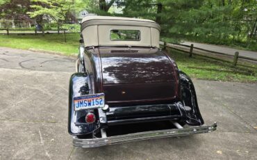 Ford-Roadster-1932-Maroon-With-Black-Fenders-Tan-Leather-4