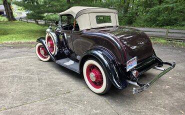 Ford-Roadster-1932-Maroon-With-Black-Fenders-Tan-Leather-7