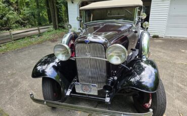 Ford-Roadster-1932-Maroon-With-Black-Fenders-Tan-Leather-9