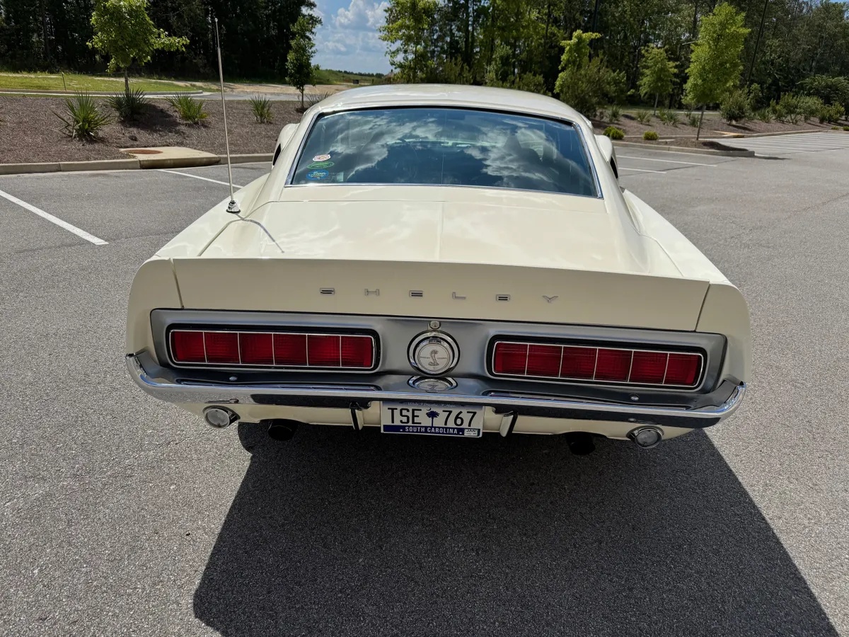Ford-Shelby-mustang-1968-White-Black-10