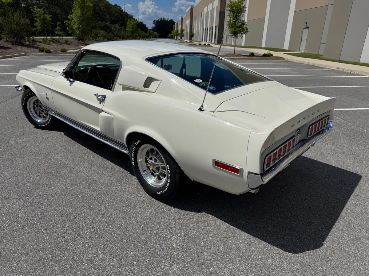 Ford-Shelby-mustang-1968-White-Black-11