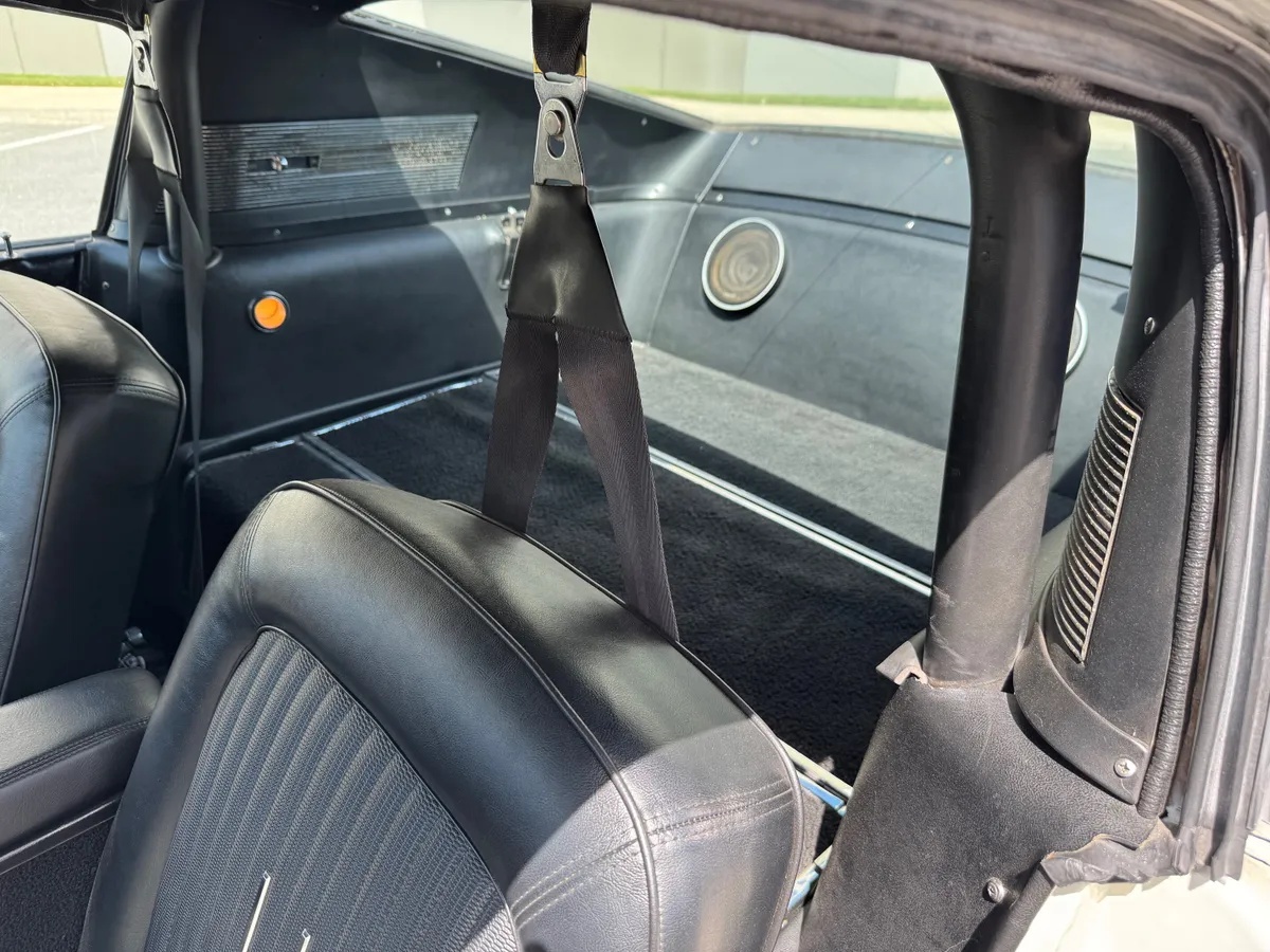 Ford-Shelby-mustang-1968-White-Black-12