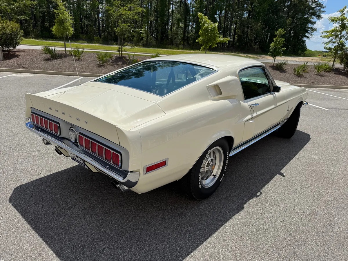 Ford-Shelby-mustang-1968-White-Black-5