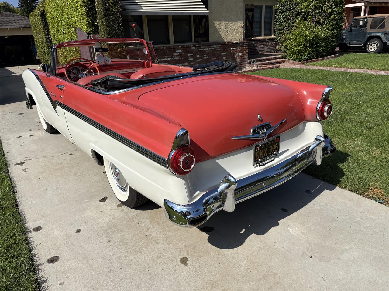 Ford-Sunliner-1956-Redwhite-Redwhite-15