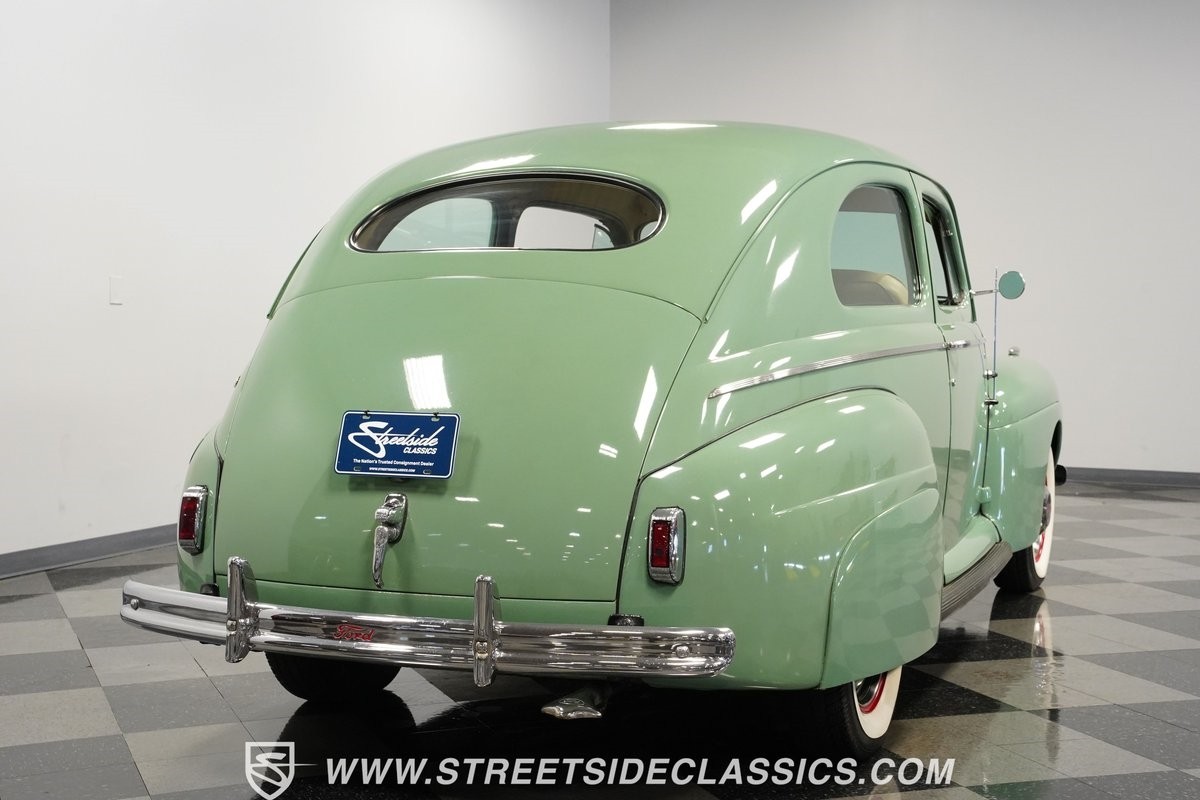 Ford-Super-Deluxe-1941-Coupe-11