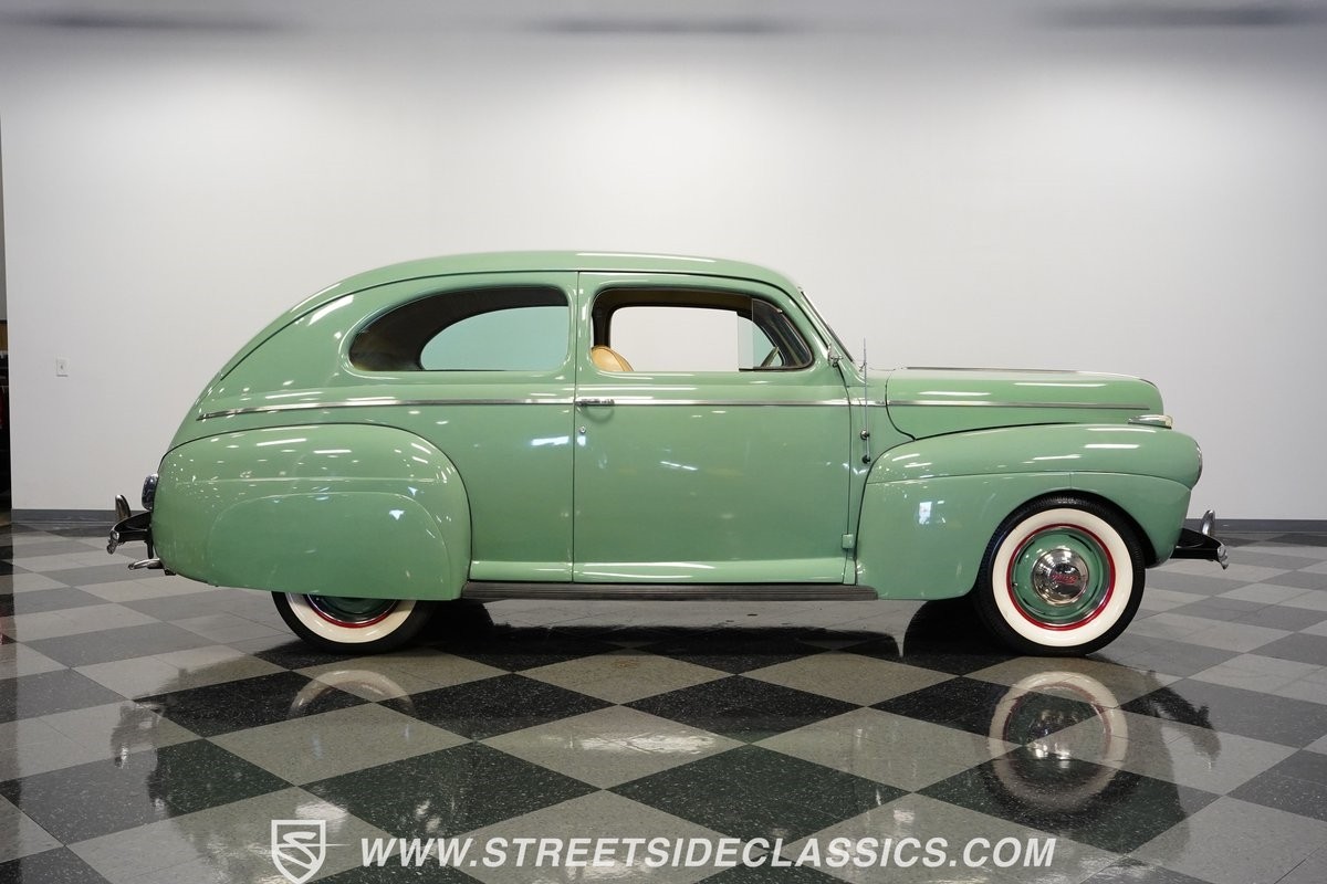 Ford-Super-Deluxe-1941-Coupe-14