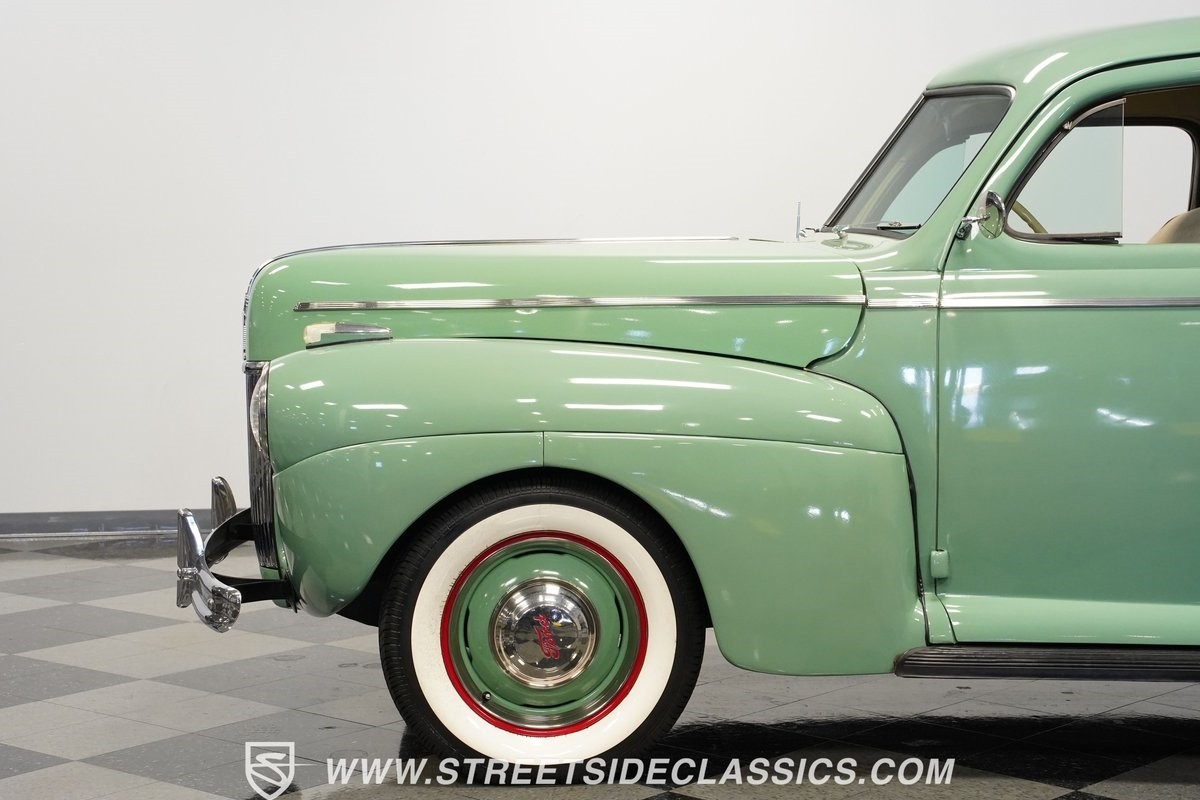 Ford-Super-Deluxe-1941-Coupe-23