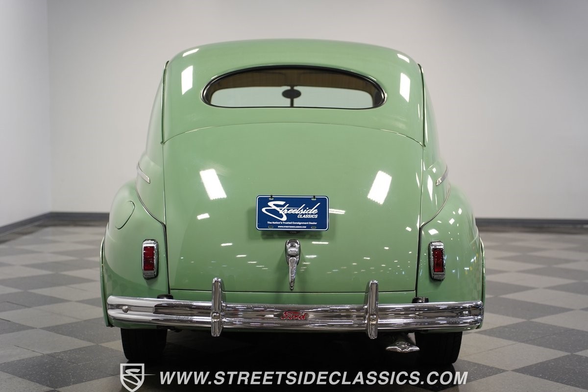 Ford-Super-Deluxe-1941-Coupe-25