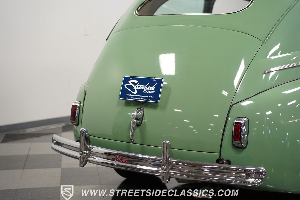 Ford-Super-Deluxe-1941-Coupe-26