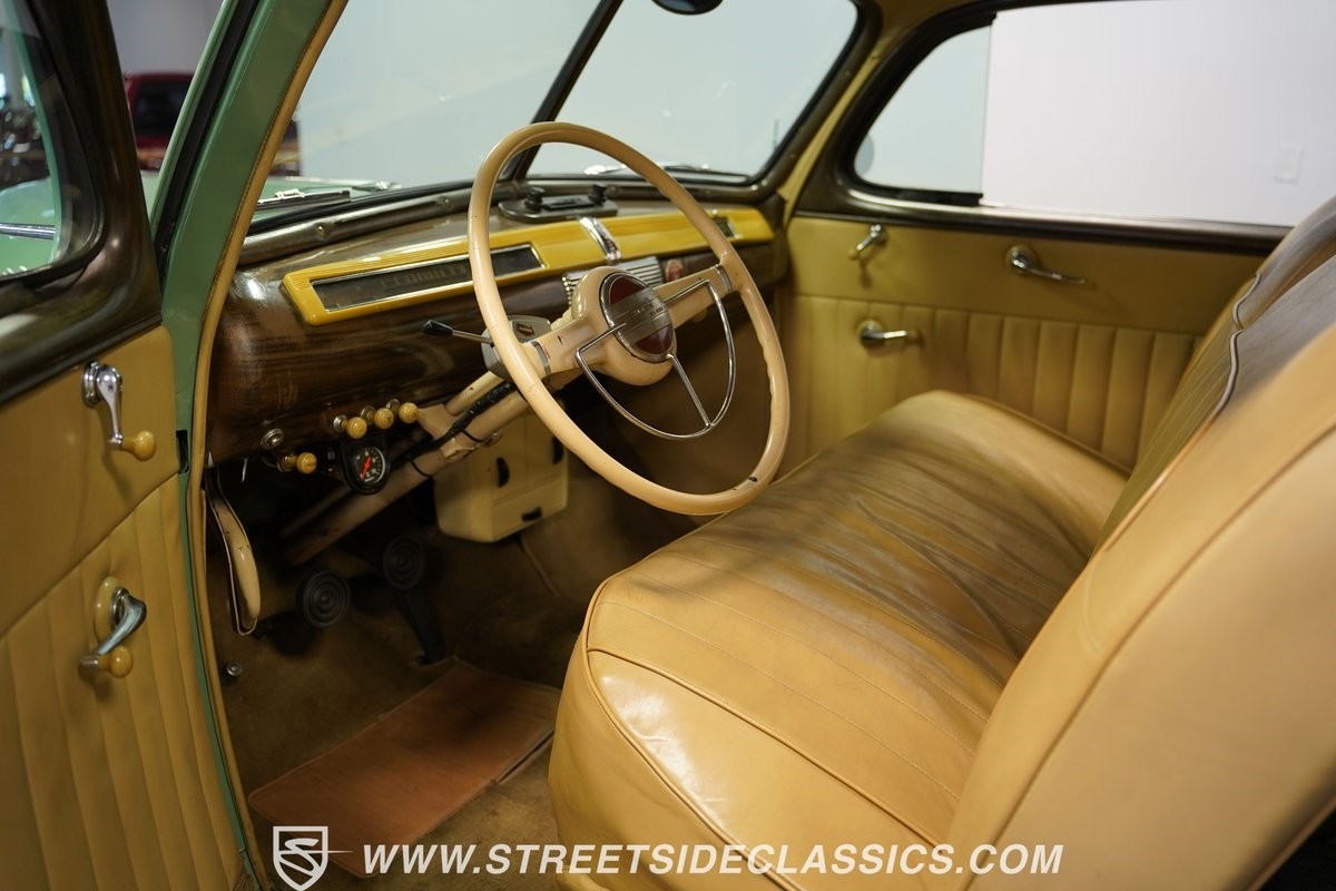 Ford-Super-Deluxe-1941-Coupe-4