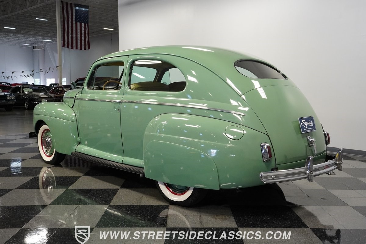 Ford-Super-Deluxe-1941-Coupe-9
