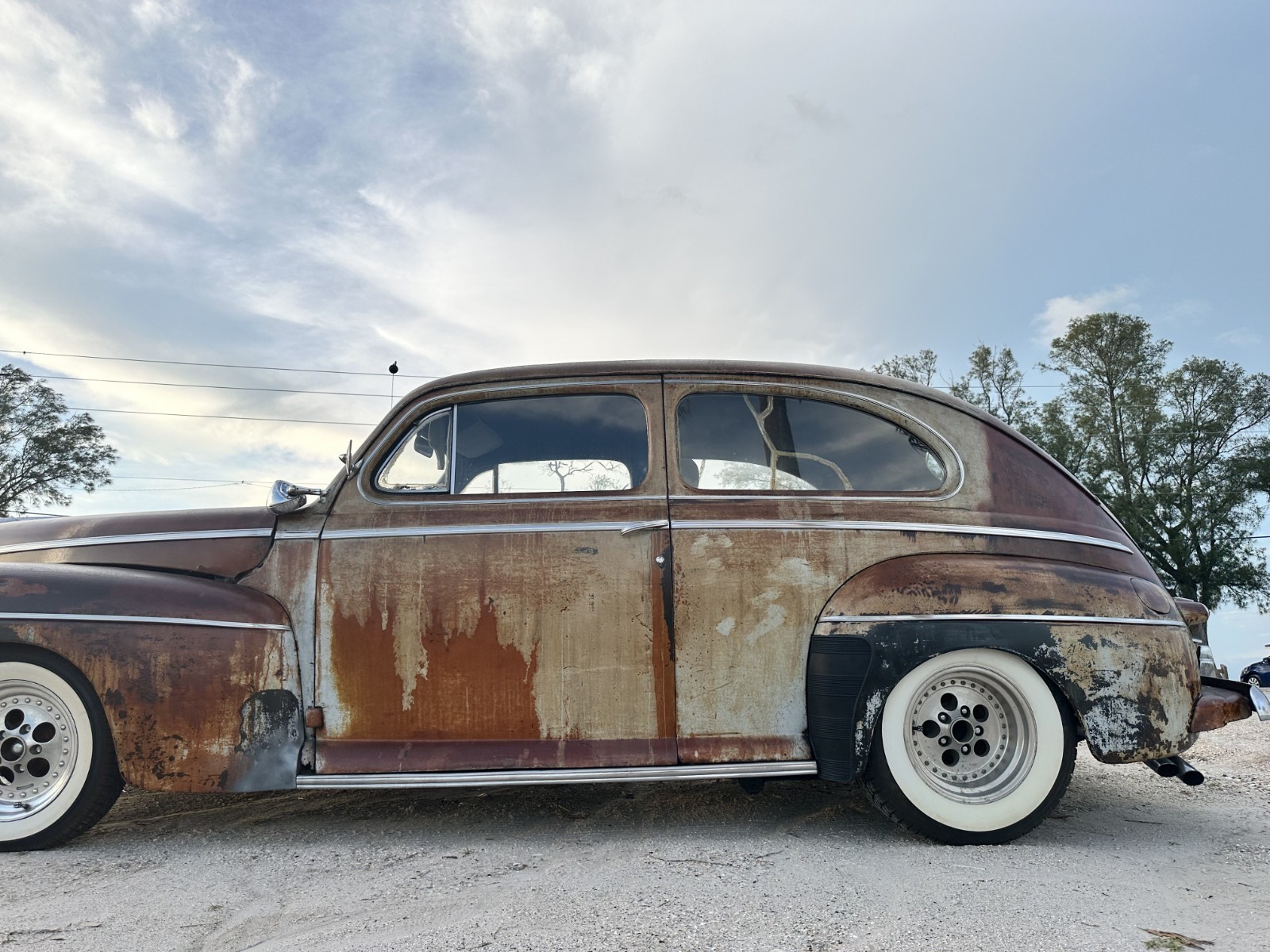 Ford-Super-Deluxe-1946-Sedan-10
