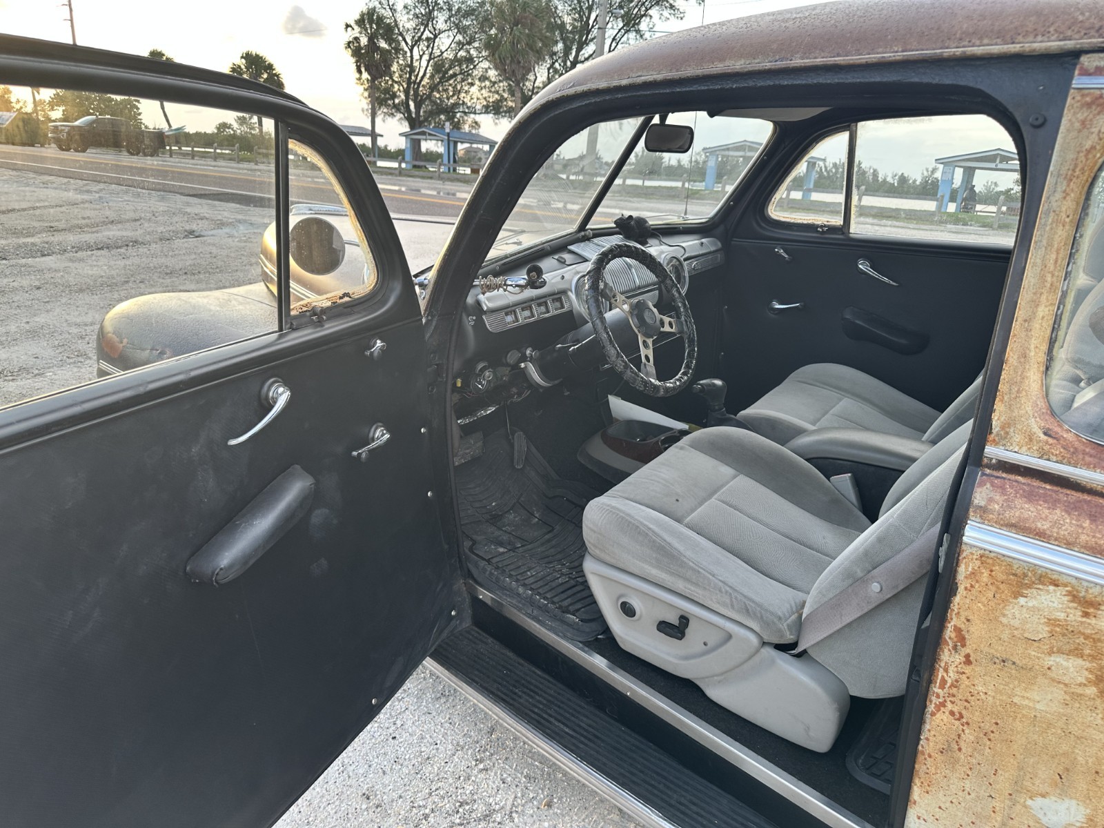 Ford-Super-Deluxe-1946-Sedan-18