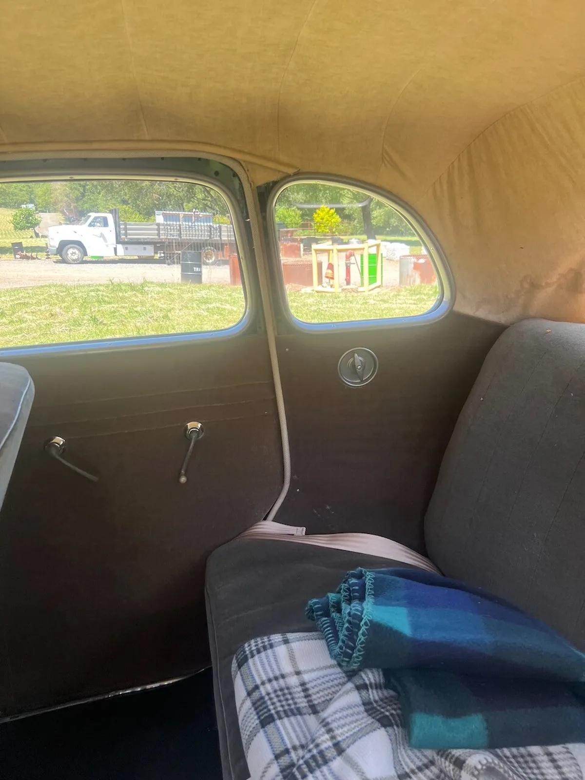 Ford-Super-deluxe-1935-Green-Brown-1