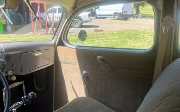 Ford-Super-deluxe-1935-Green-Brown-12