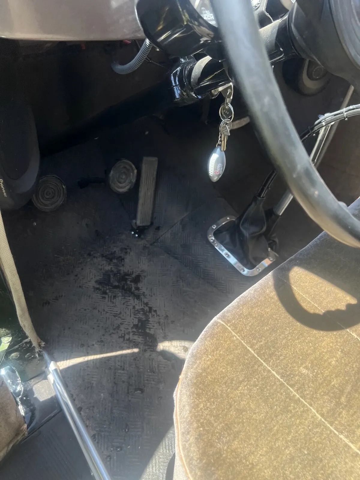 Ford-Super-deluxe-1935-Green-Brown-13