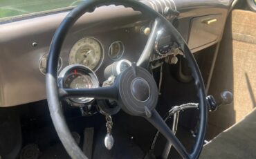 Ford-Super-deluxe-1935-Green-Brown-16