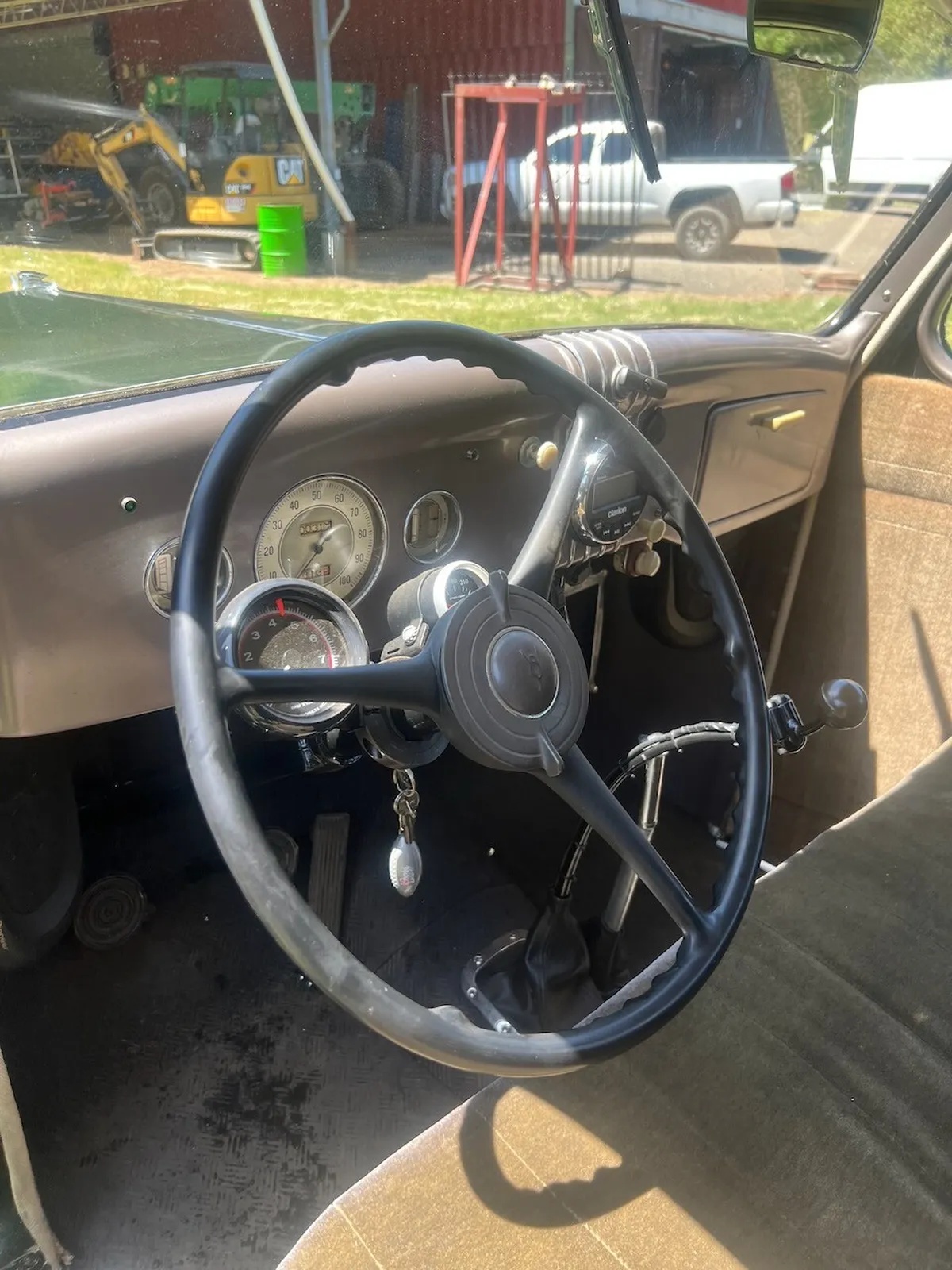 Ford-Super-deluxe-1935-Green-Brown-16