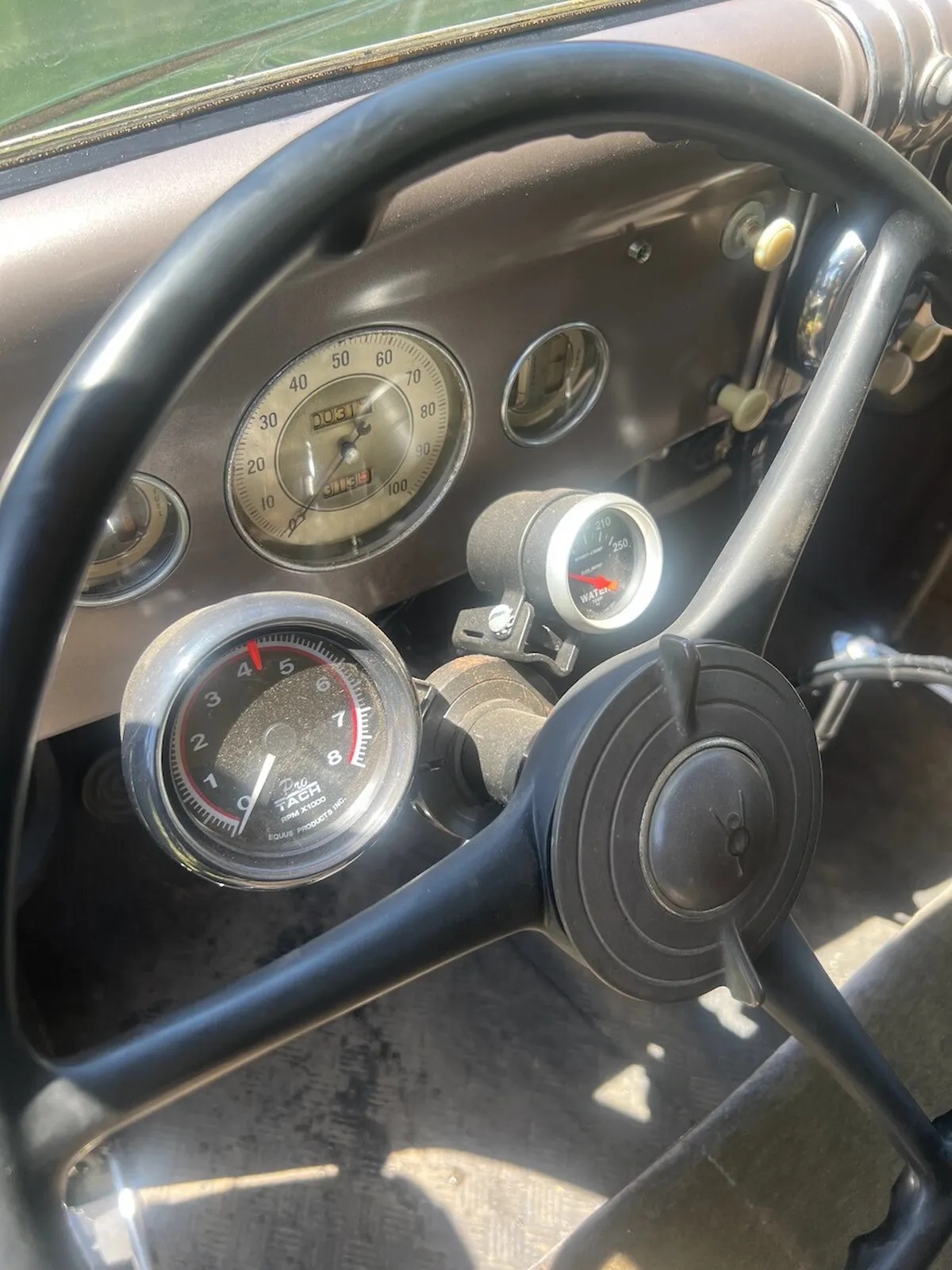 Ford-Super-deluxe-1935-Green-Brown-17