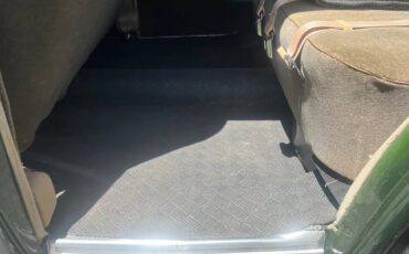 Ford-Super-deluxe-1935-Green-Brown-18