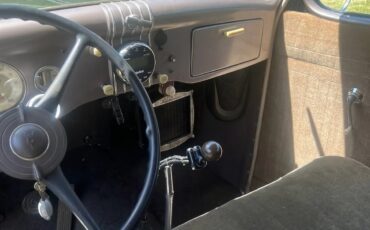 Ford-Super-deluxe-1935-Green-Brown-2