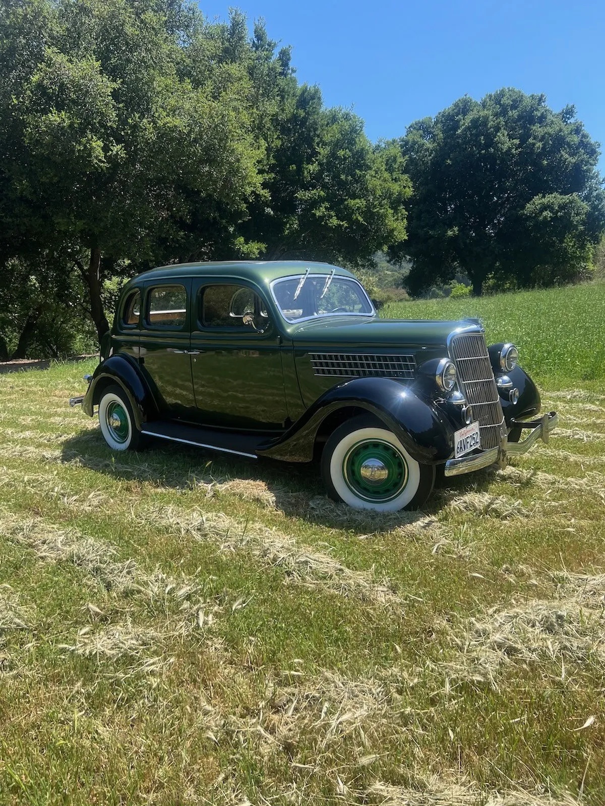 Ford-Super-deluxe-1935-Green-Brown-5