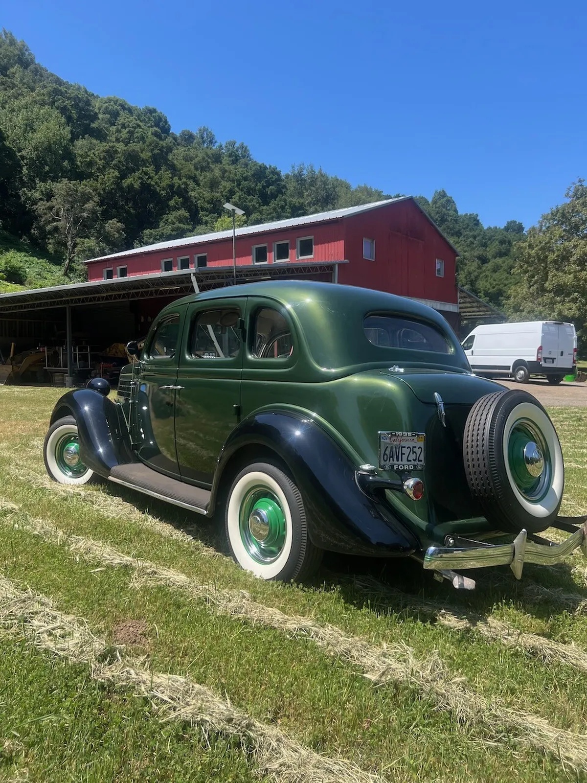 Ford-Super-deluxe-1935-Green-Brown-6