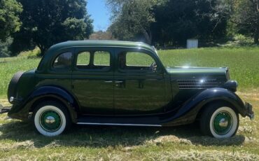 Ford-Super-deluxe-1935-Green-Brown-8