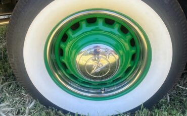 Ford-Super-deluxe-1935-Green-Brown-9