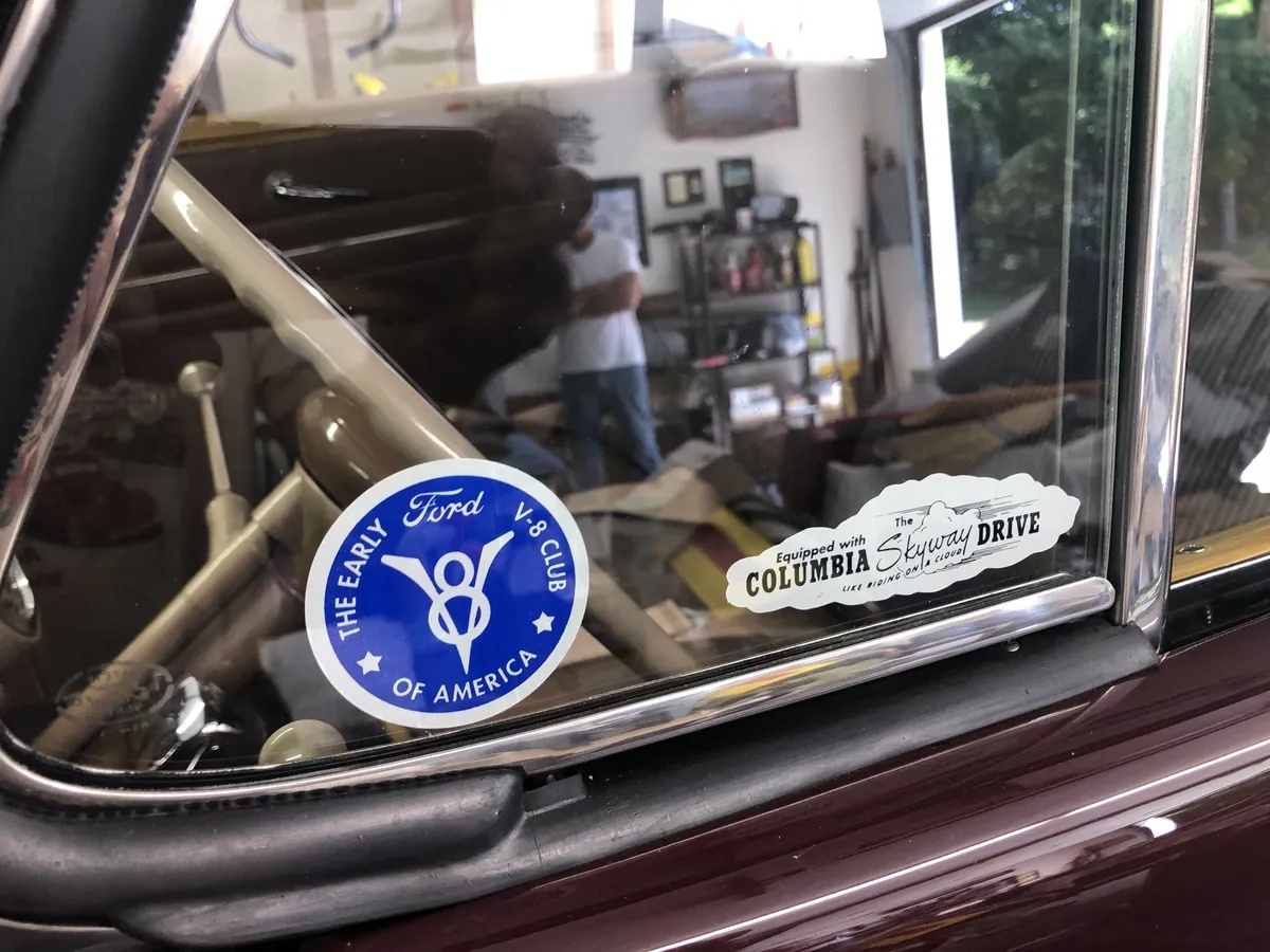 Ford-Super-deluxe-1946-Maroon-Tan-10