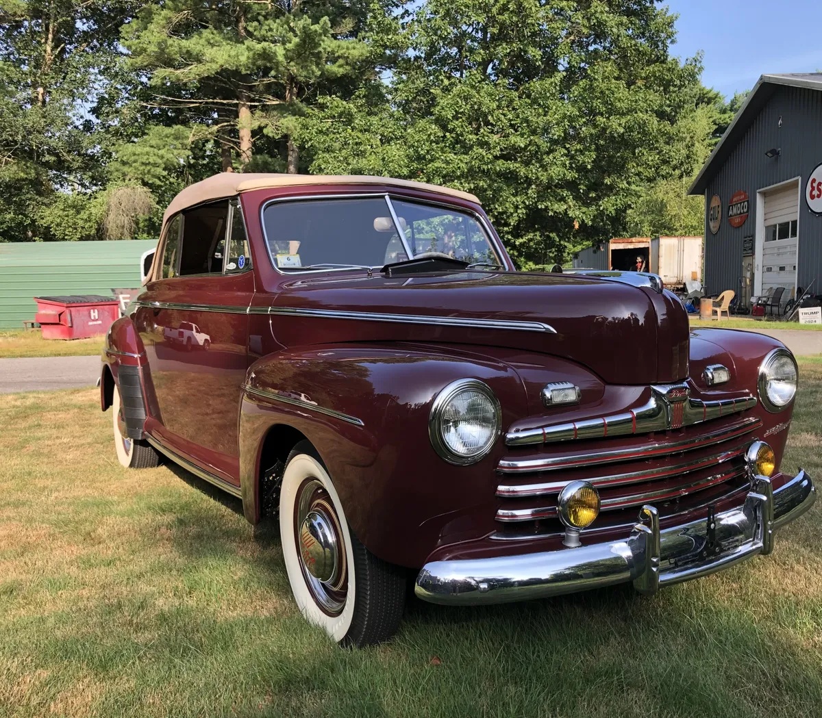 Ford-Super-deluxe-1946-Maroon-Tan-2