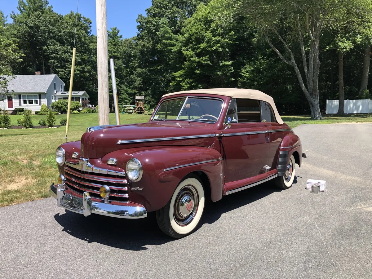Ford-Super-deluxe-1946-Maroon-Tan-4