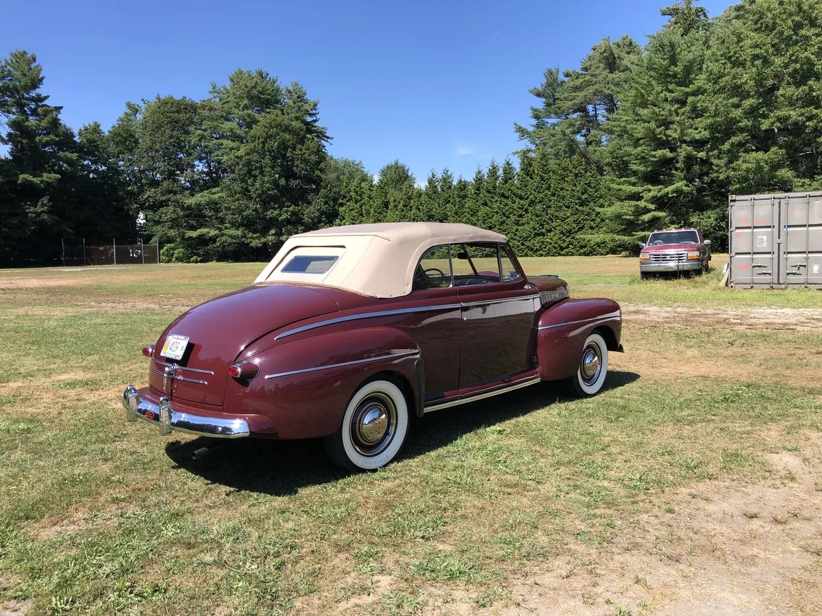 Ford-Super-deluxe-1946-Maroon-Tan-5
