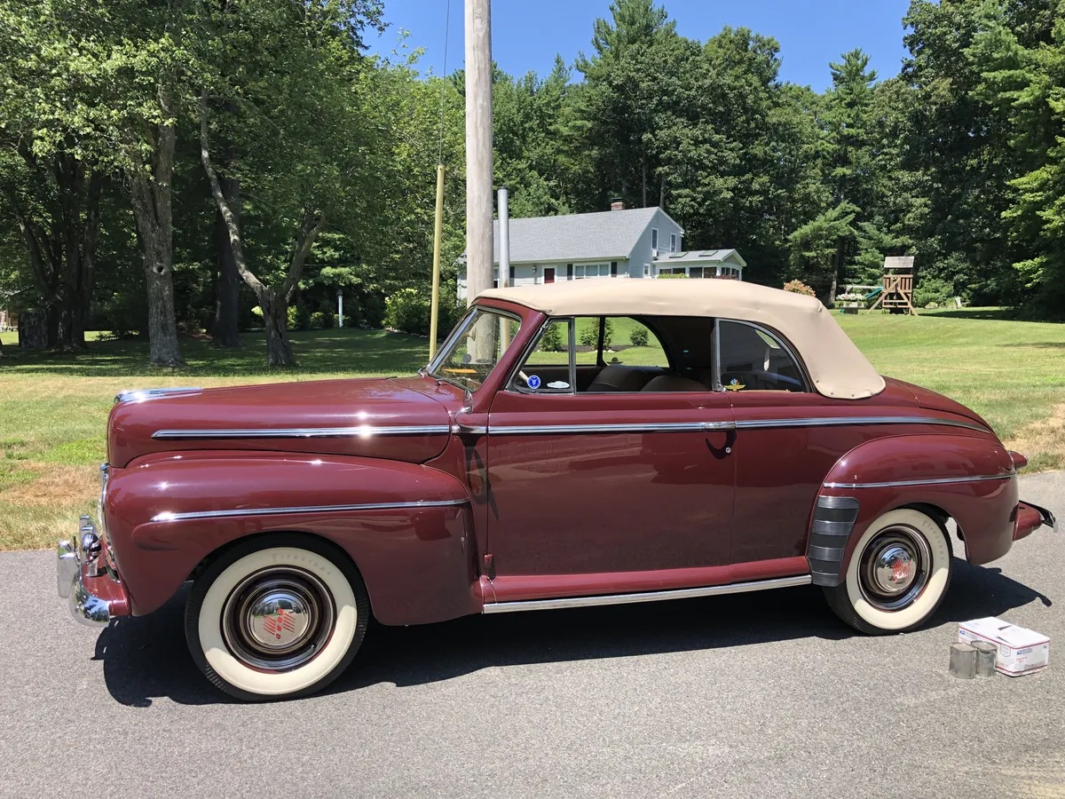 Ford-Super-deluxe-1946-Maroon-Tan-6