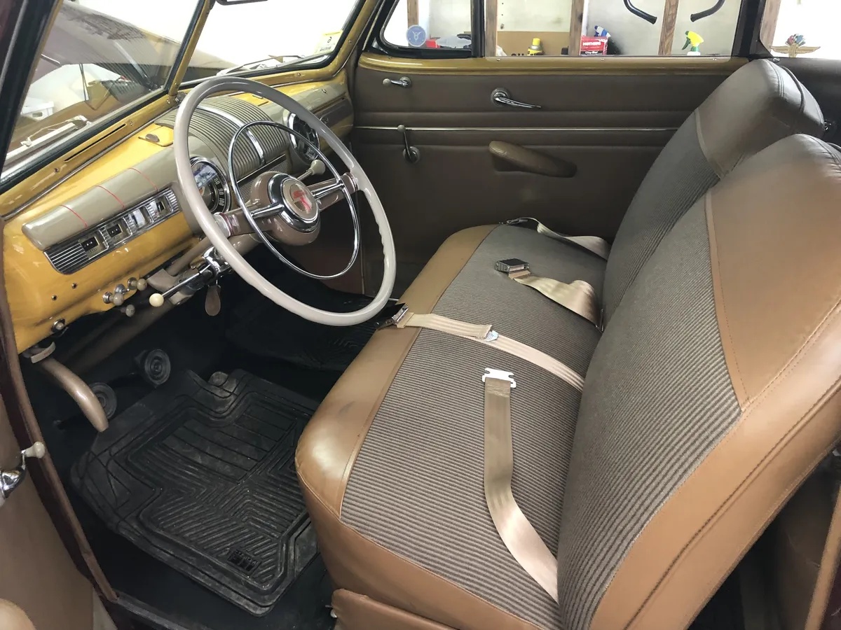 Ford-Super-deluxe-1946-Maroon-Tan-7