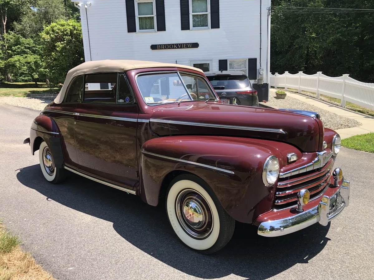 Ford-Super-deluxe-1946-Maroon-Tan-8