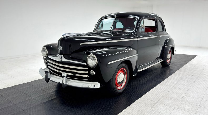 Ford-Super-deluxe-1948-Black-Red