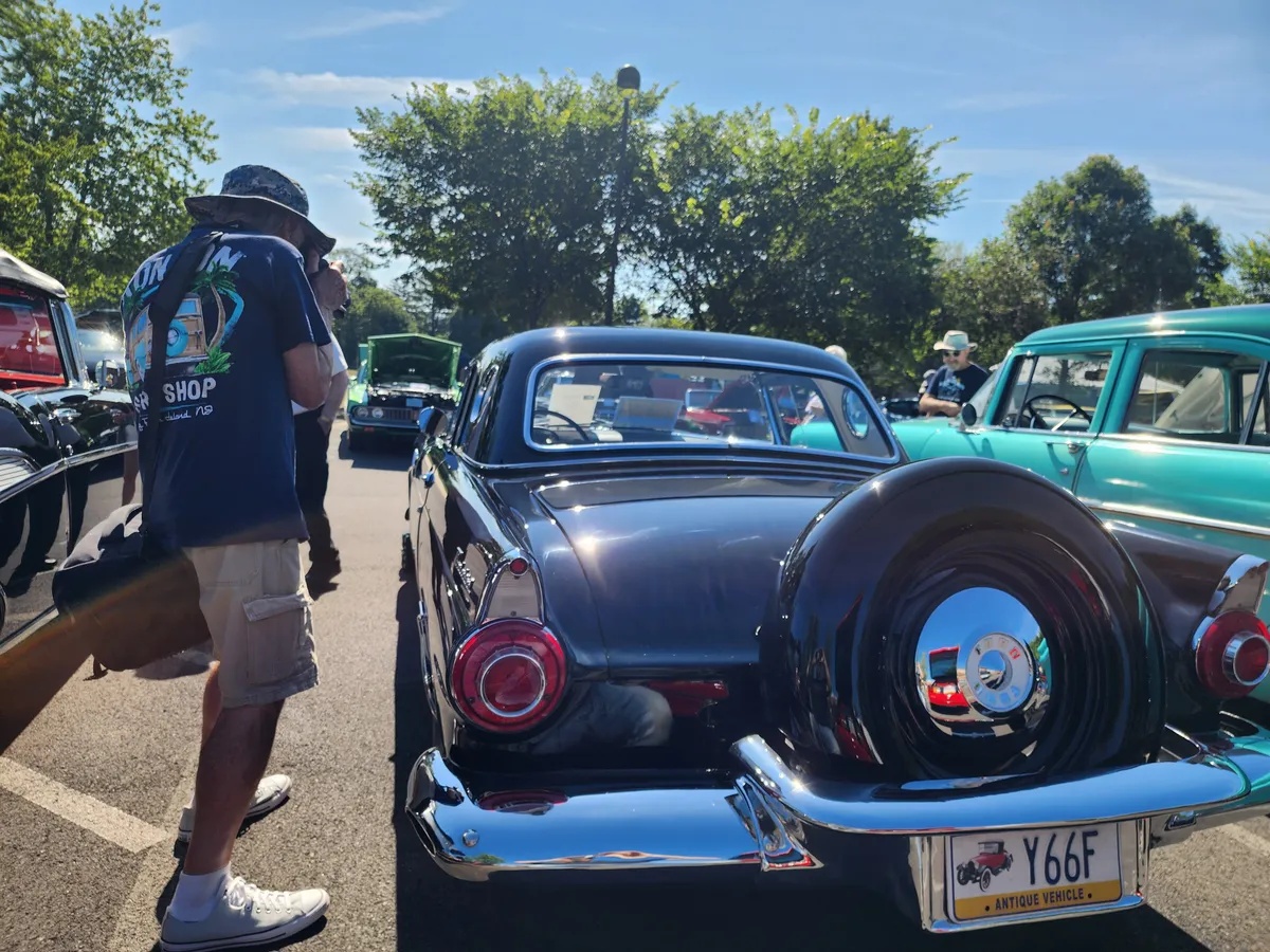 Ford-Thunderbird-1956-Black-Black-And-White-17