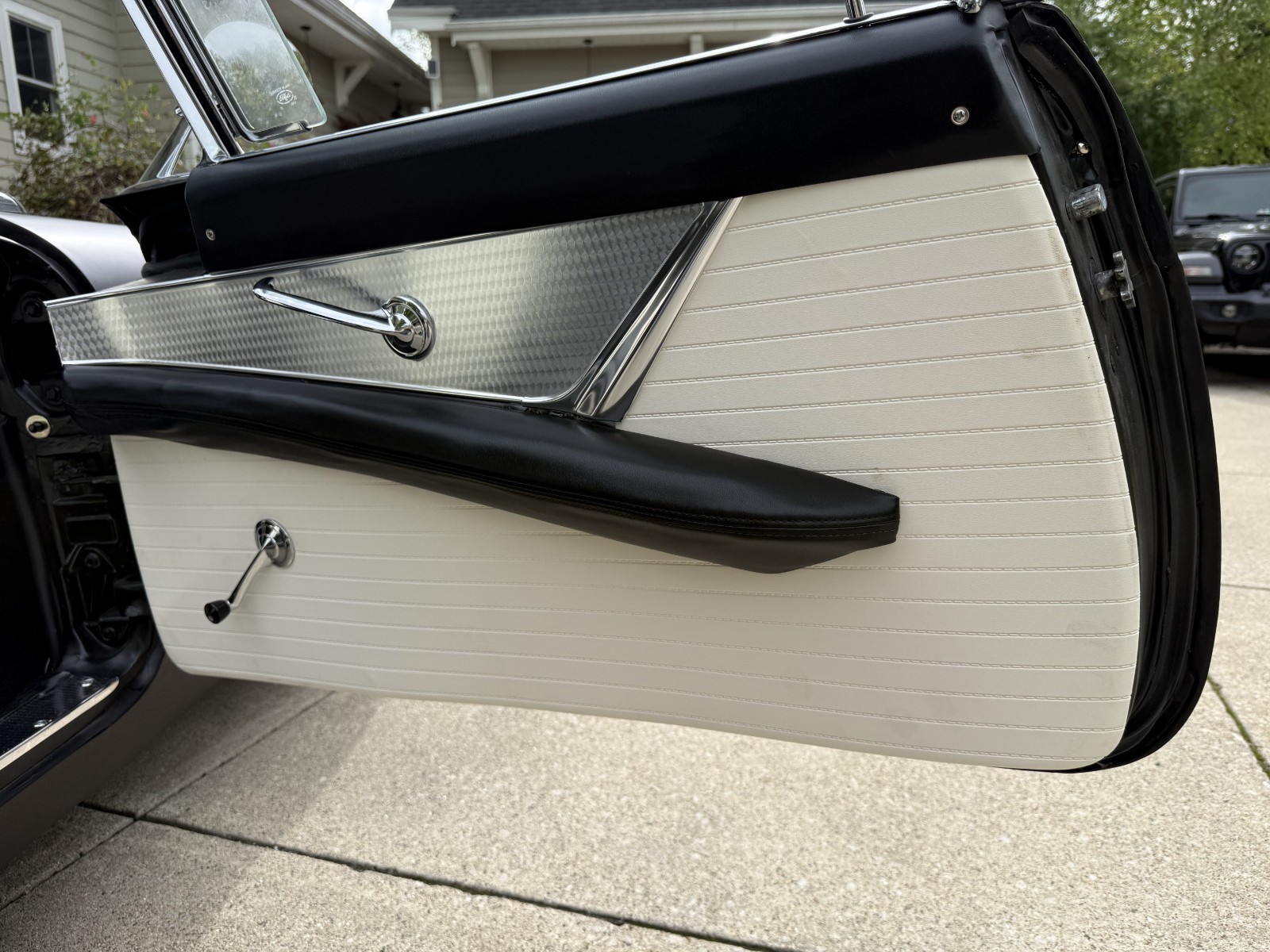 Ford-Thunderbird-1956-Convertible-28