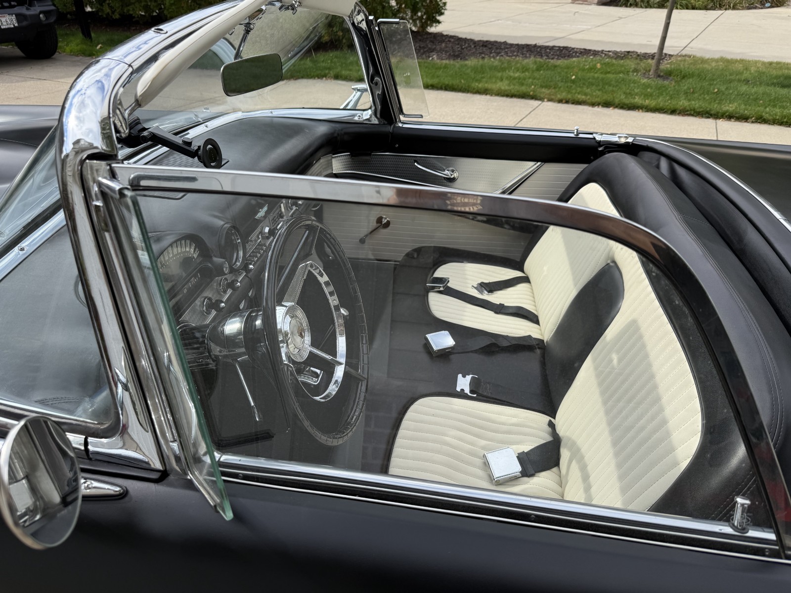 Ford-Thunderbird-1956-Convertible-6