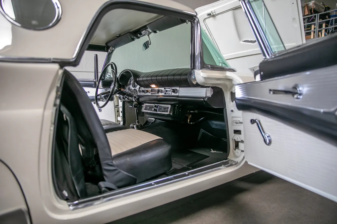 Ford-Thunderbird-1957-17