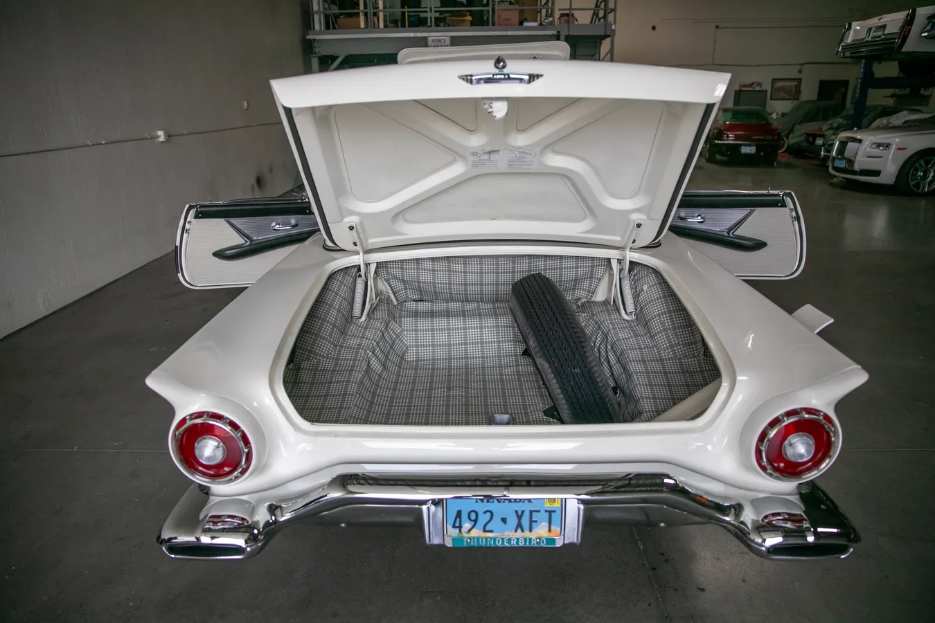 Ford-Thunderbird-1957-8